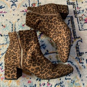 Cheetah boots with zipper